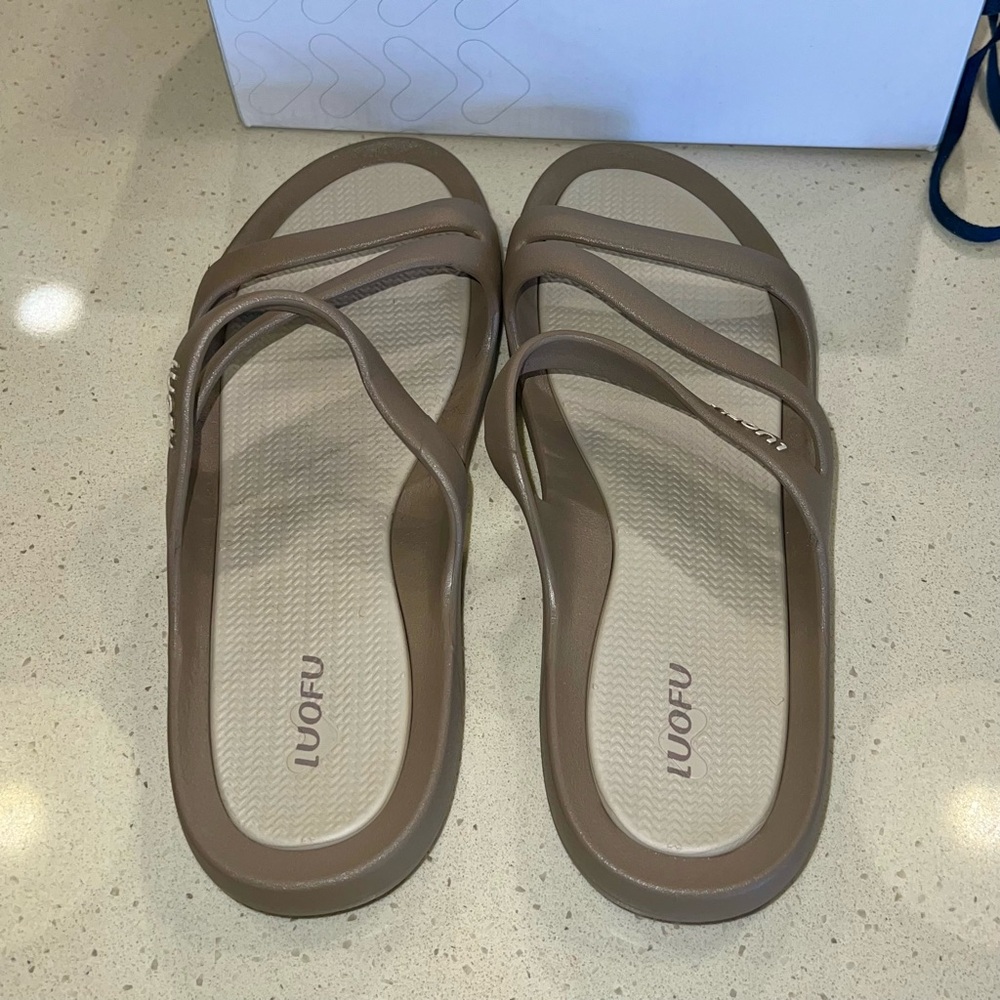 Women's Tan Sandals Size 9.5 NWT - Picture 3 of 6
